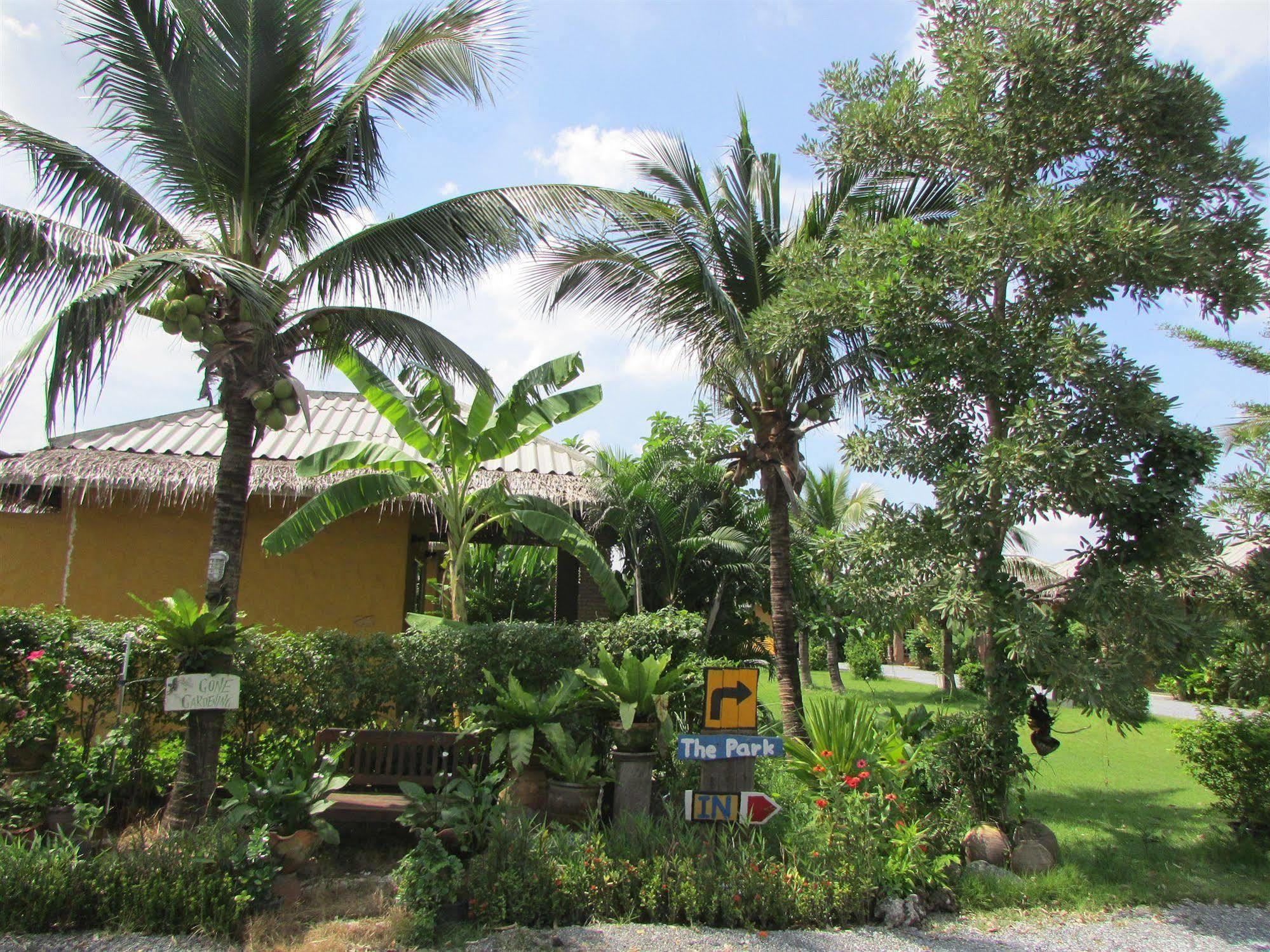 The Park Drive-Thru Check-In Resort Bangkok Eksteriør bilde